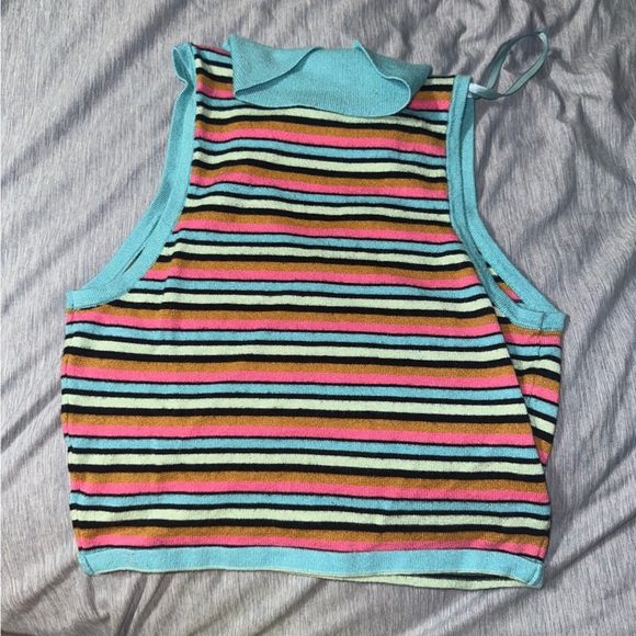 Colorful Collared Crop Top - Picture 4 of 4